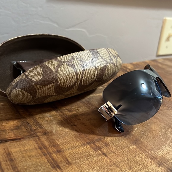COACH SUNGLASSES - Picture 2 of 4